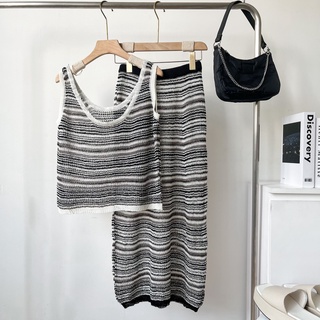 Set áo len dệt sát nách và chân váy midi dài lưng chun màu trắng đen lenclothing 877300