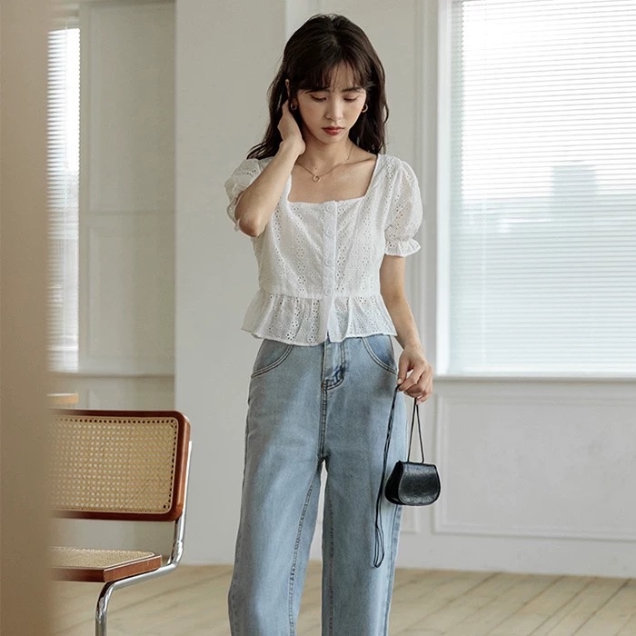 MS701 Áo sơ mi cộc tay cổ vuông tay bồng thêu hoa nổi vintage