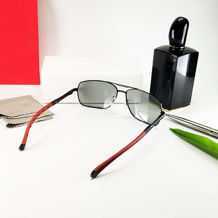 Kính nam đổi màu mắt vuông càng đỏ