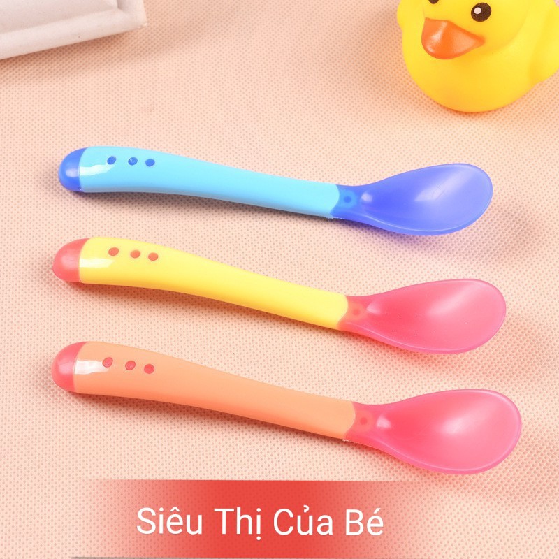 Thìa (muỗng) ăn dặm báo nóng cho bé