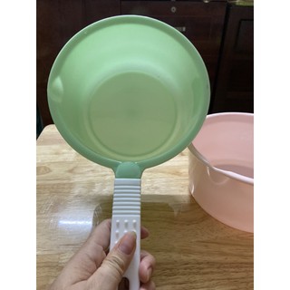Ca nhựa Múc nước có tay cầm size lớn