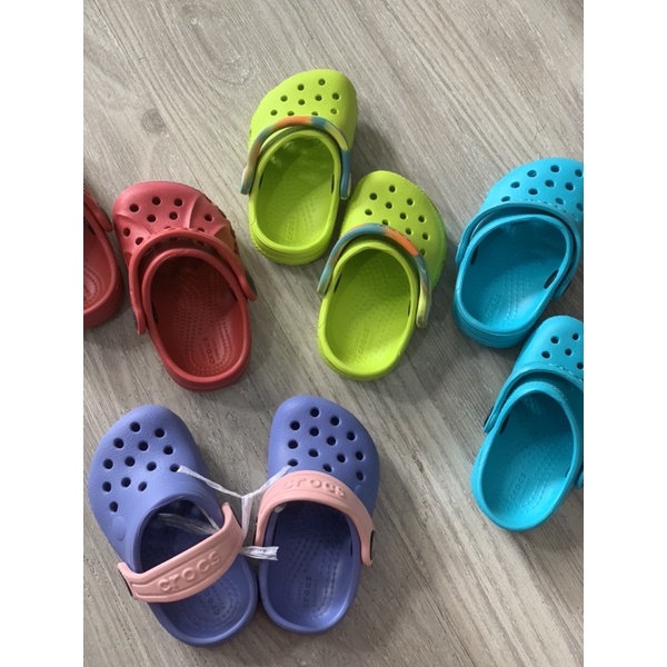 Dép Crocs size c4 cho bé tập đi