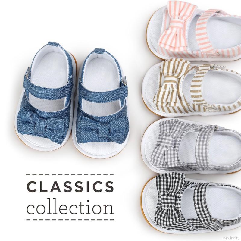Giày họa tiết sọc gắn nơ phong cách mùa hè cho bé tập đi