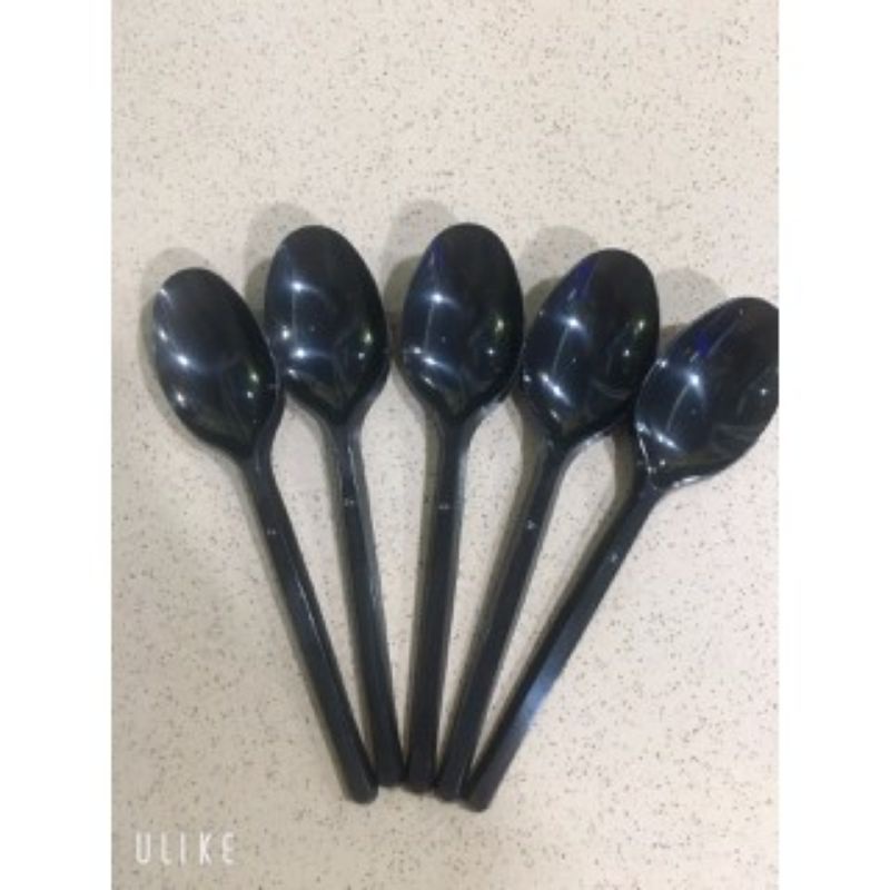 100 muỗng nhựa Gia Tường Yến Vy đen/ trắng dài 15cm, muỗng cao cấp