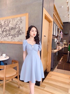 Đầm xoè cổ vuông tim thiết kế