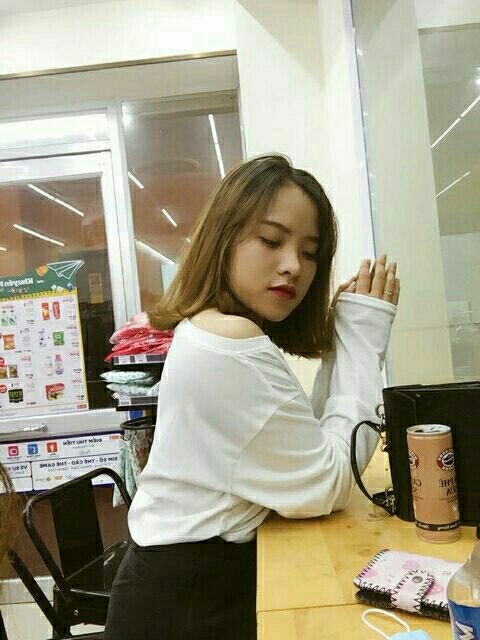 Áo Lệch Vai Tay Dài XỎ NGÓN ( Trắng/Đen) - A4XN
