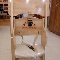 Ghế ăn dặm bằng gỗ cho bé