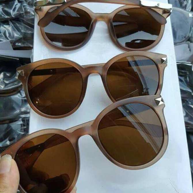 Kính chống nắng màu nâu sang chảnh rẻ vô địch