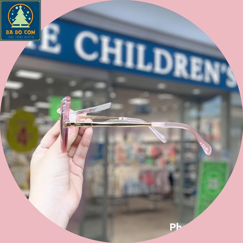 Kính trẻ em mắt mèo đính đá The Children's size 4-6 tuổi đẹp tuyệt vời, hàng có đầy đủ bill mua hàng tại web hãng.