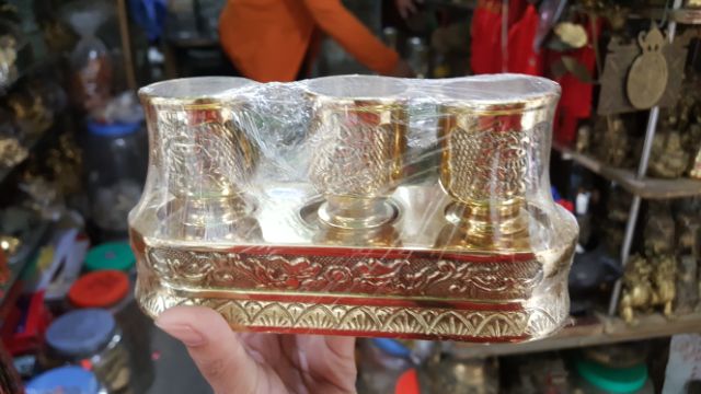 Kỷ Thờ Rượu/ Nước 3 Chén bằng Đồng Vàng