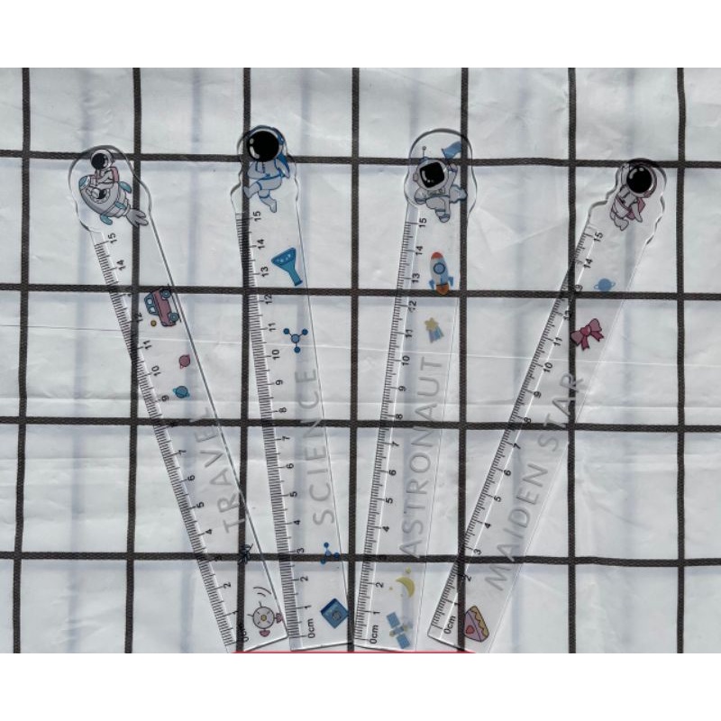 Thước mica trong hình 15cm