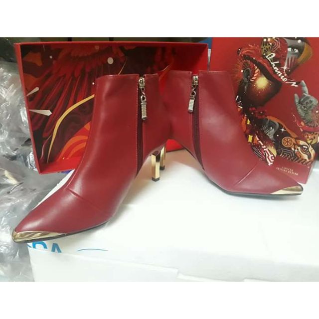 Giày boot cổ chữ "V" RO37