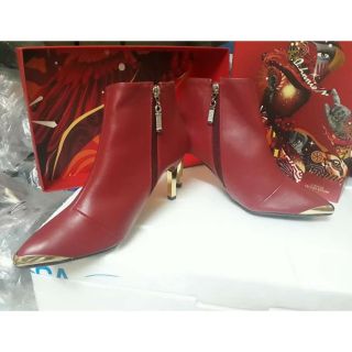 Giày boot cổ chữ "v" ro37