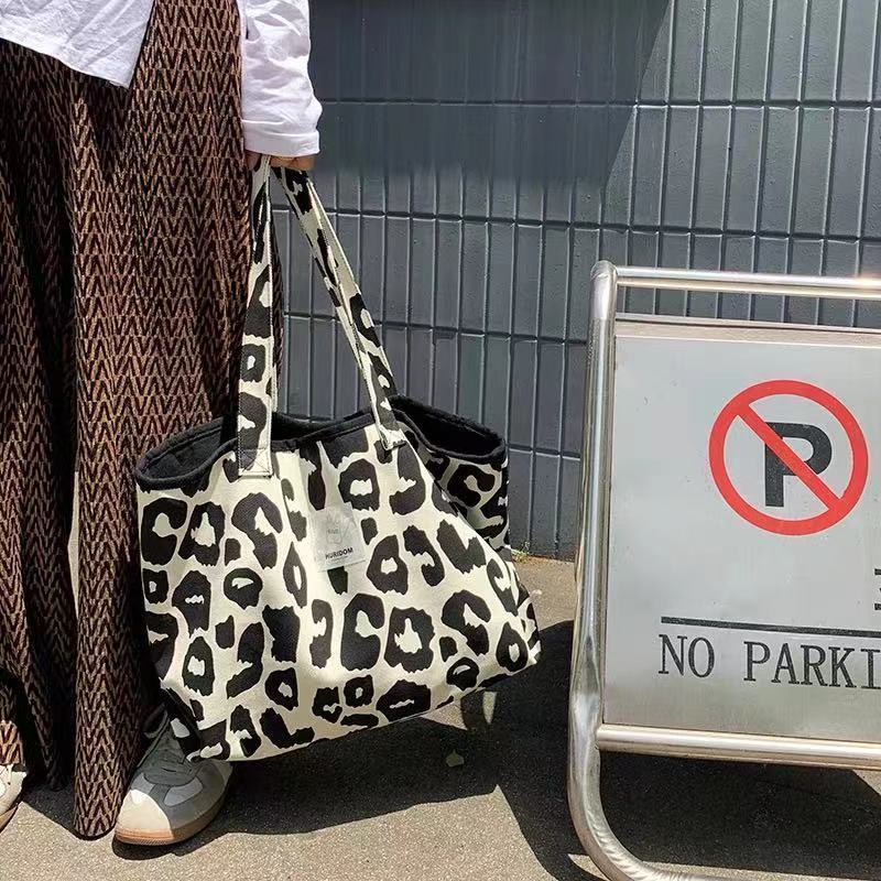Túi Đeo Vai Bằng Vải Canvas Cỡ Lớn In Họa Tiết Da Báo Phong Cách Harajuku Hàn Quốc Thời Trang Thu Đông 32 * 34