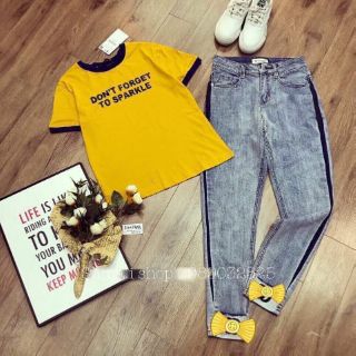 Áo chữ màu vàng cho mùa hè rực rỡ