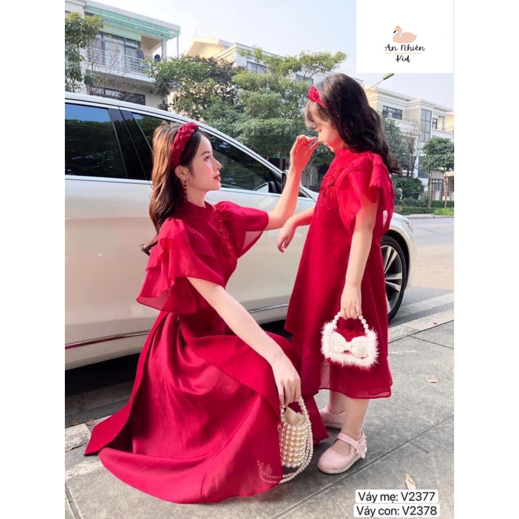 AD006  Sét áo dài tơ óng đỏ bé gái thiết kế tay bèo hoa ngực kèm chân váy