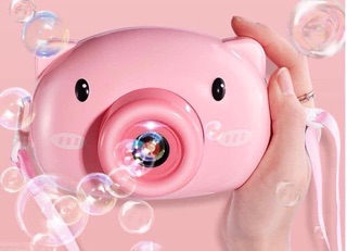 Lợn ụt ịt thổi bong bóng cho bé