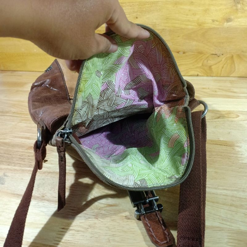 Túi đeo chéo da thật secondhand  170821