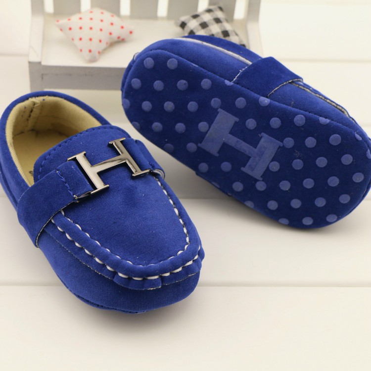 Giày lười khóa chữ H cá tính cho bé