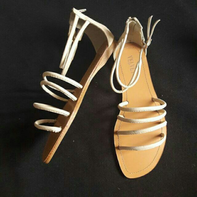 Sandal dây