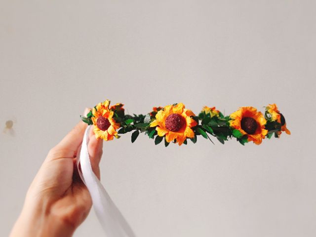 Vòng hoa đội đầu hướng dương