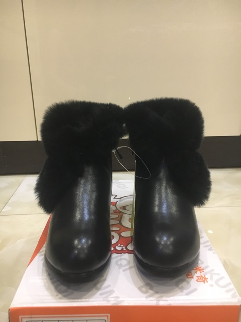 Giầy boots bé gái hàng mới về dành cho các bé gái 4 tuổi