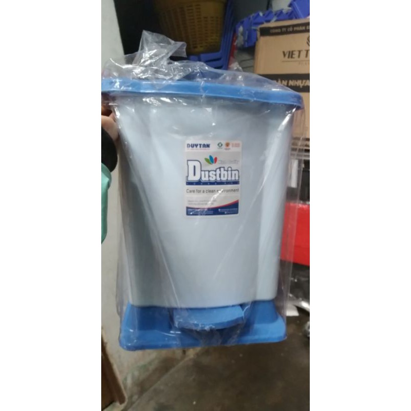 thùng rác đạp Duy Tân