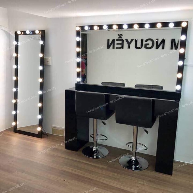 Bàn makeup chuyên nghiệp