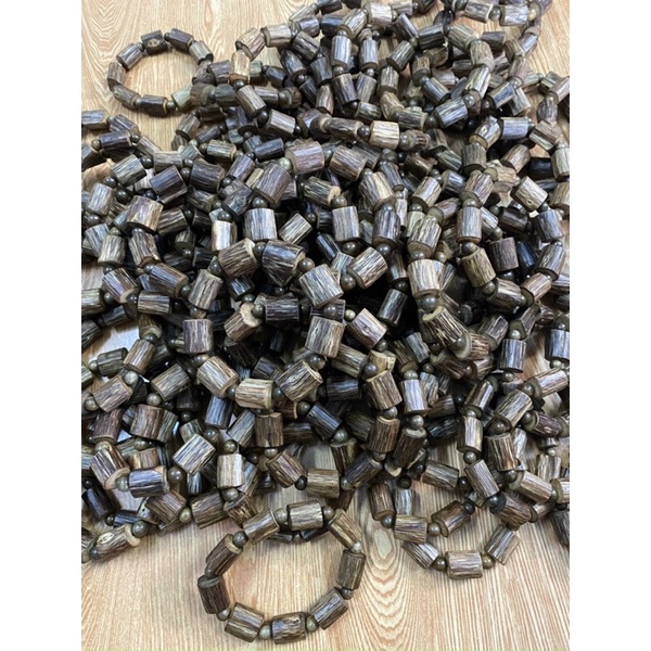 Vòng tay trầm hương sánh cành tự nhiên