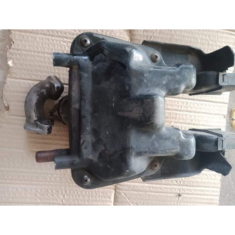 Bộ pô e và co xăng wapha hay super rin rã xe.có trầy.