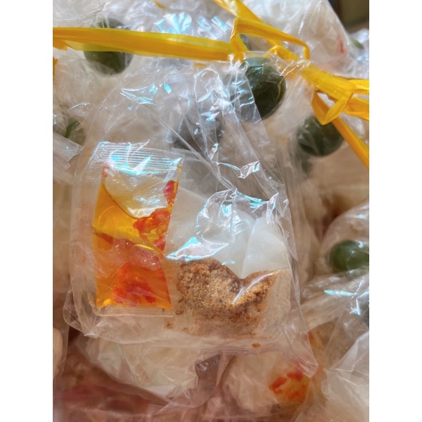 Xâu bánh tráng sate tắc