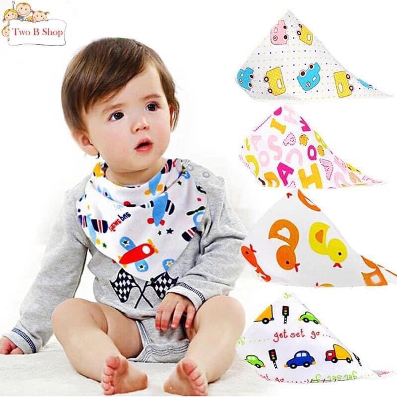 Yếm tam giác cho bé
