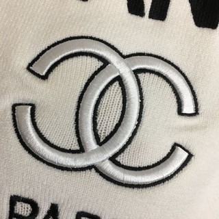 Áo len cổ tròn 𝑐ℎ𝑎𝑛𝑒𝑙 CN channel