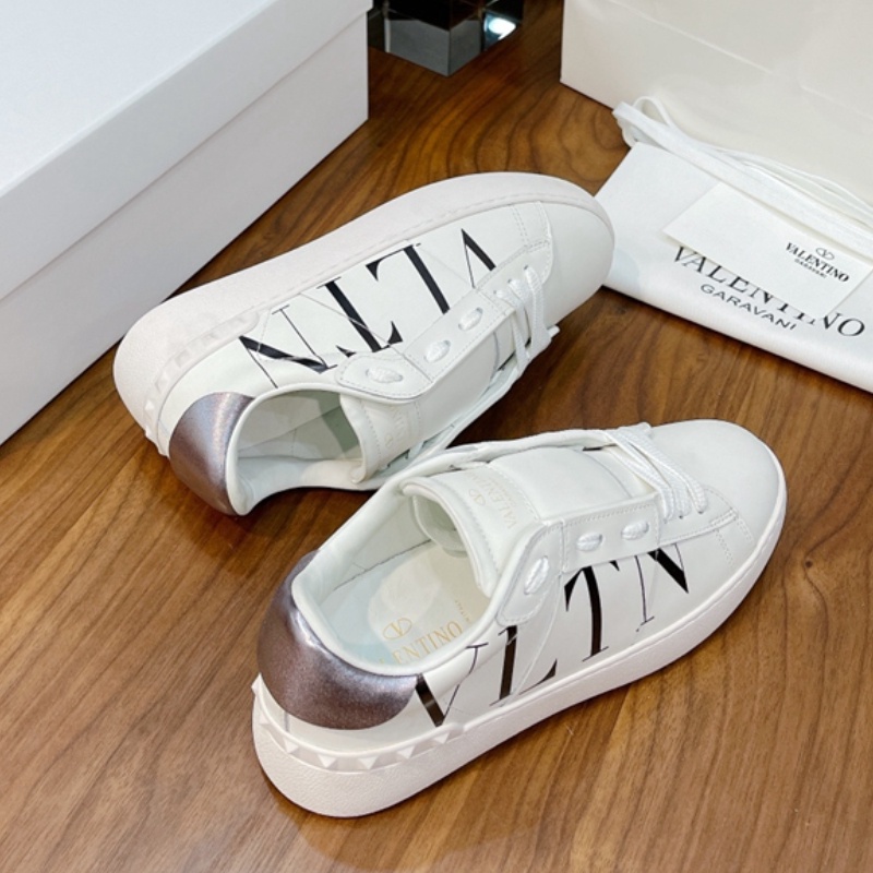 Giày Thể Thao Da Bò Đế Mềm In Chữ Valentino 3D Màu Trắng / Bạc Thời Trang Hàn Quốc Cho Cặp Đôi