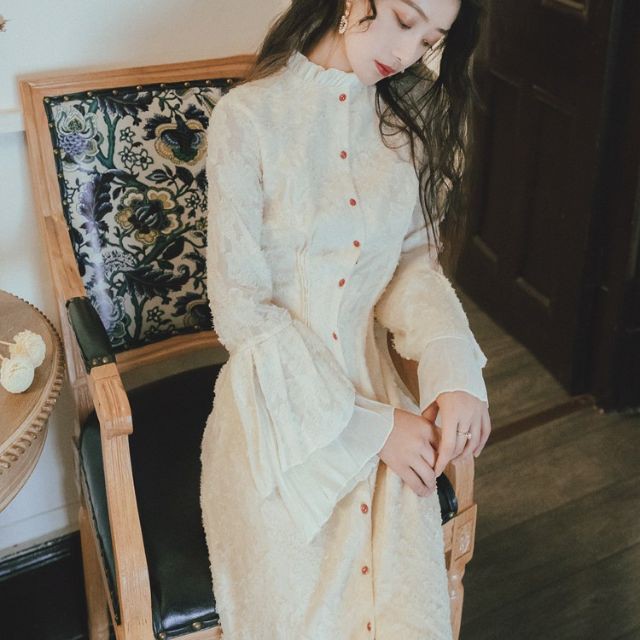 Váy ren tiểu thư cao cấp.