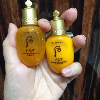 Cặp nước hoa hồng và sữa dưỡng