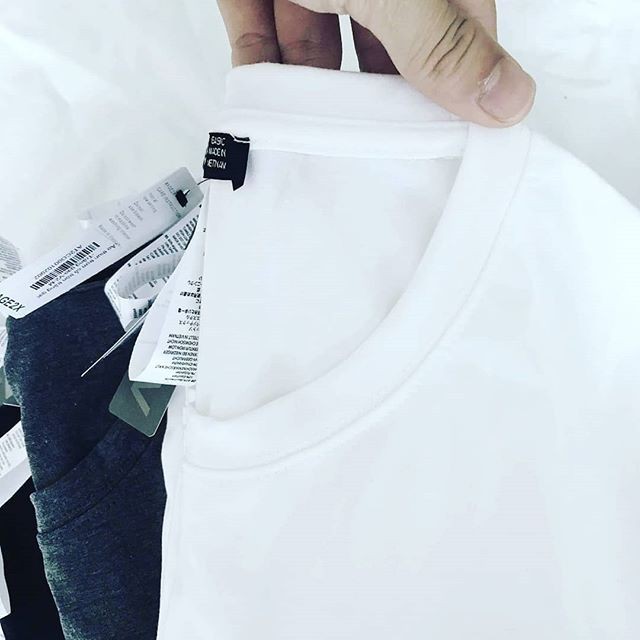 Áo thun #Age2X màu trắng gạo, màu đen | BigBuy360 - bigbuy360.vn