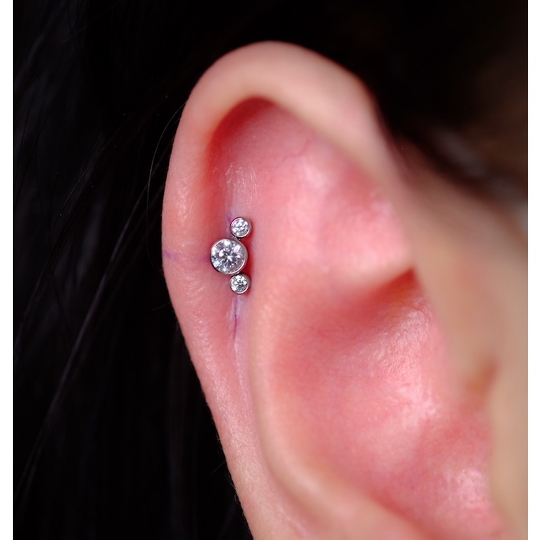 Khuyên tai MICKEY Titan F136 chuẩn ASTM