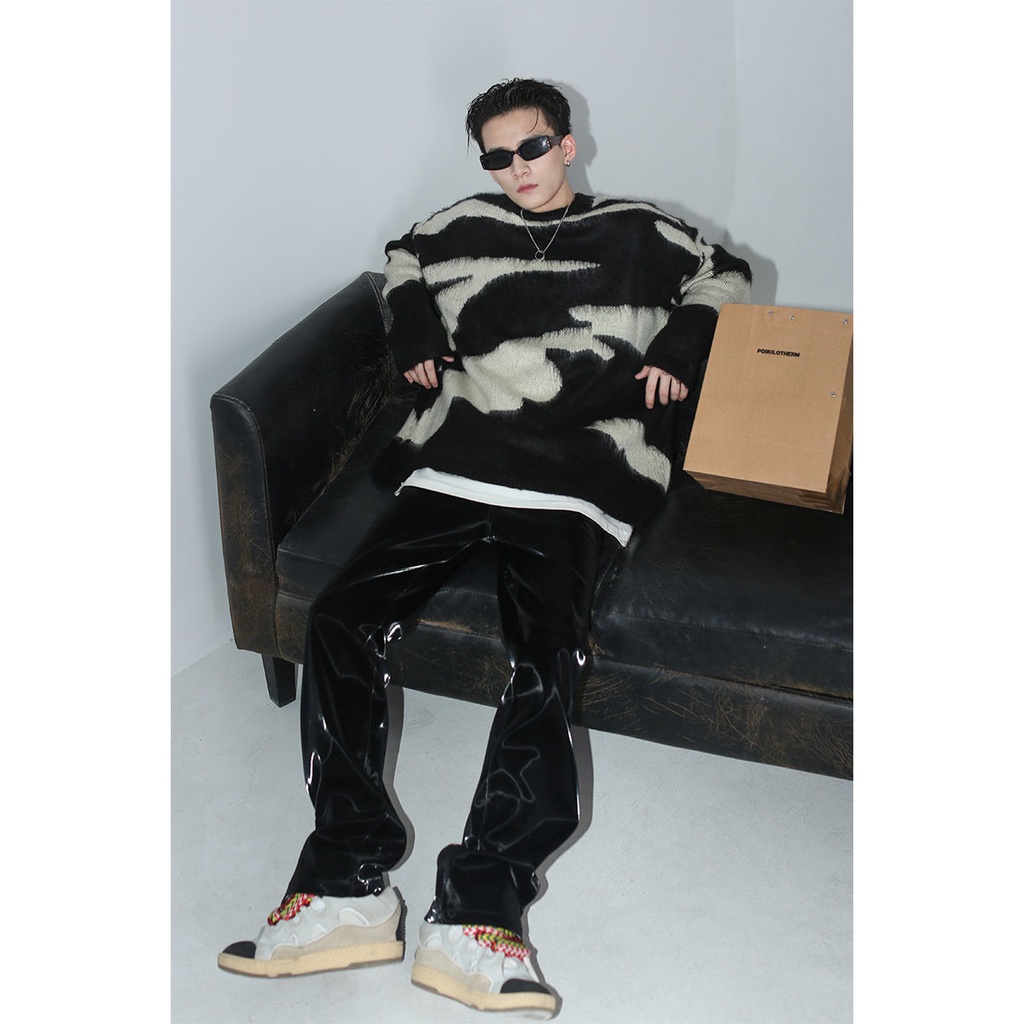 Áo sweater dệt kim dáng rộng in logo màu trắng đen thời trang đường phố phổ biến cho nam nữ