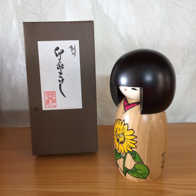 Búp bê gỗ Kokeshi món quà ý nghĩa của Nhật Bản