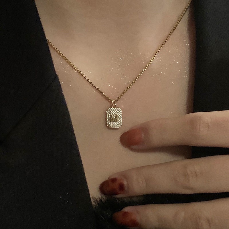 Vòng cổ Đeo Cổ Có Mặt Chữ Phong Cách Tinh Tế Sang Trọng