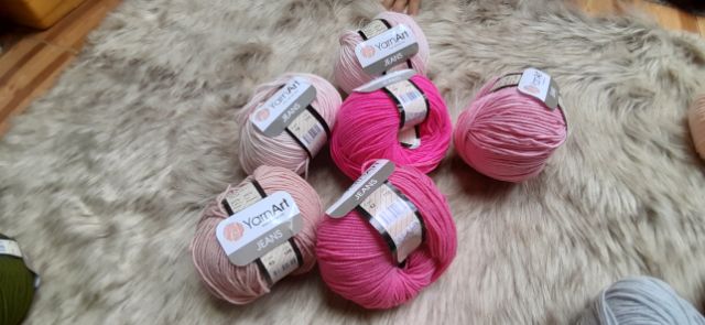 Len Jeans Yarn Art