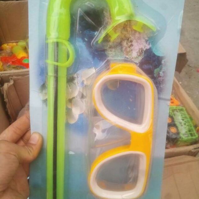 Kính bơi kèm ống thở