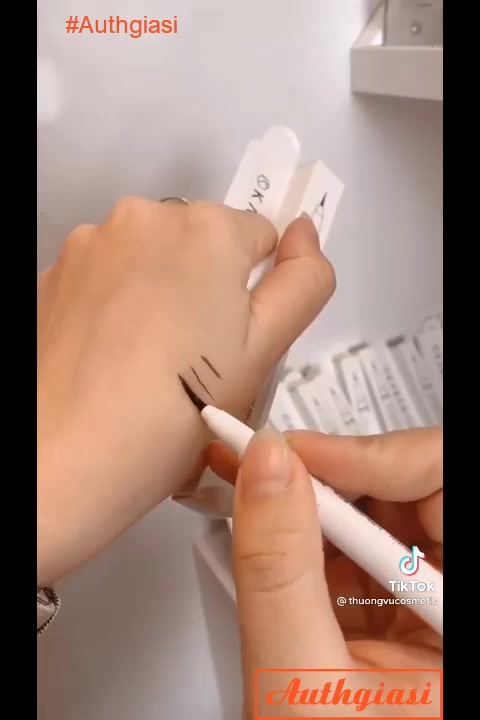 Bút Dạ Kẻ Mắt Karadium Vỏ Trắng siêu mảnh - Dạ Vỏ Đen nét to | BigBuy360 - bigbuy360.vn