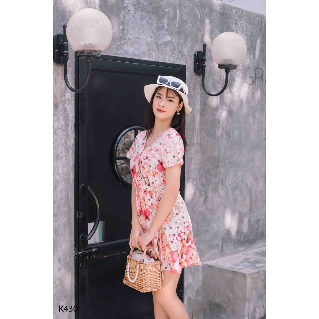 Đầm nữ tay ngắn cổ đắp chéo, đầm họa tiết hoa sẽ làm bạn trở nên thật xinh tươi V Fashion K430