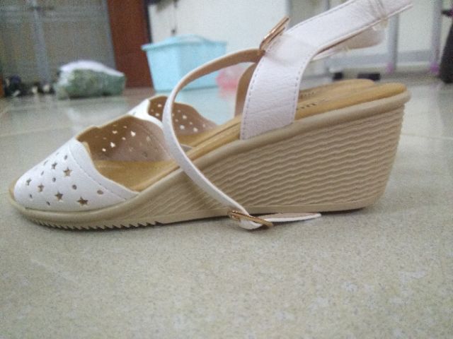 Sandal.Dusto sale off