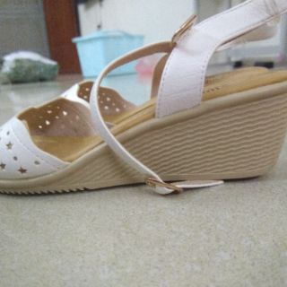 Sandal.Dusto sale off