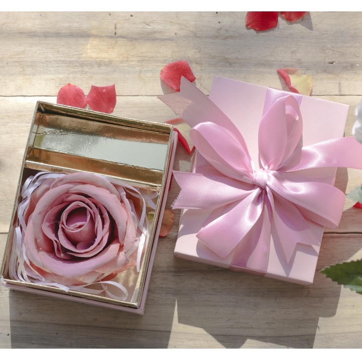 Hộp quà hộp chữ nhật màu hồng nơ hồng có hoa