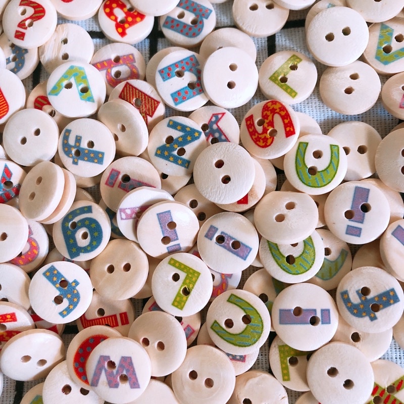 Nút gỗ chữ cái