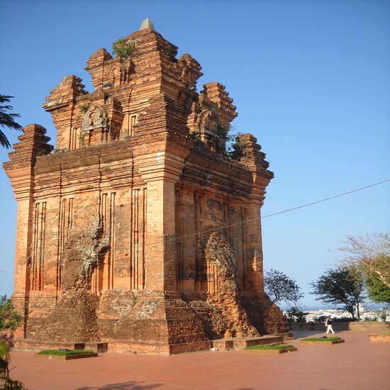 Quy Nhơn - Eo Gió - Phú Yên - Gành Đá Dĩa - Tháp Nghinh Phong